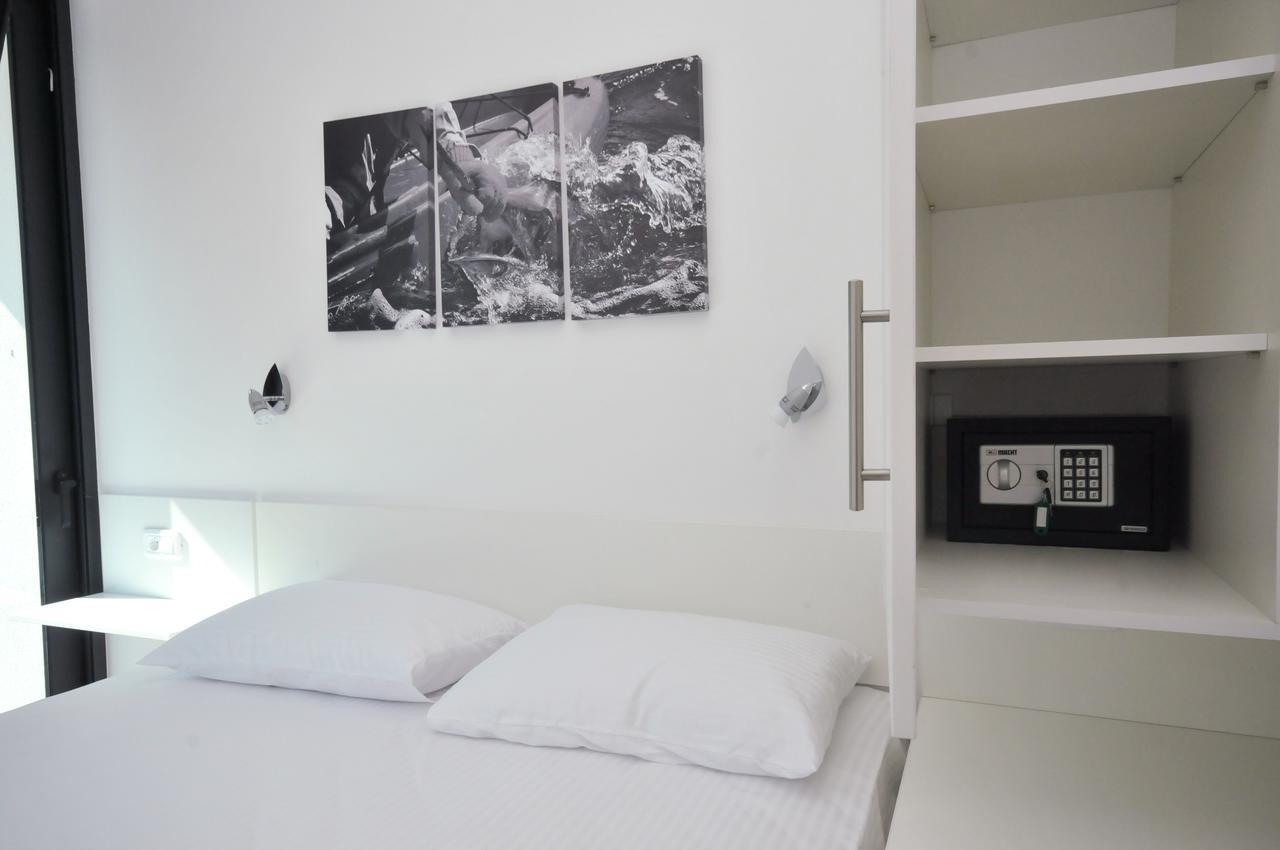 Apartments Jadranski Biser Чань Экстерьер фото